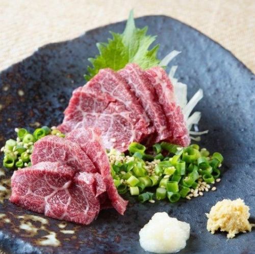 [Melt-in-your-mouth deliciousness] Extraordinary large fatty horse sashimi