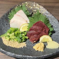 Assortment of 2 types of horse sashimi