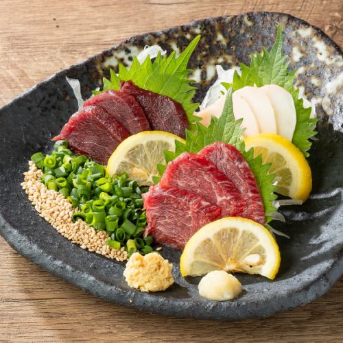 We offer horse sashimi directly delivered from Kumamoto.