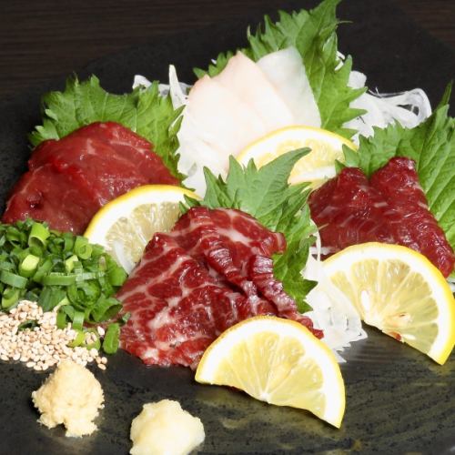 Assortment of 4 types of horse sashimi