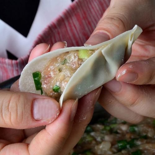 【お手製】餃子は一つ一つ丁寧に手作りしています