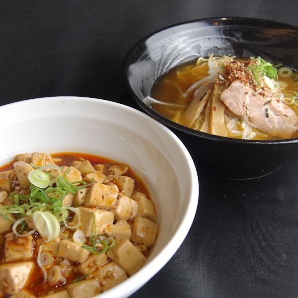 [Lunch] Very popular ramen set, 880 yen (tax included)