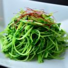 Lightly fried pea sprouts