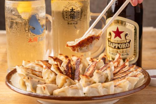 【当店看板メニュー】なまらうまいの焼き餃子