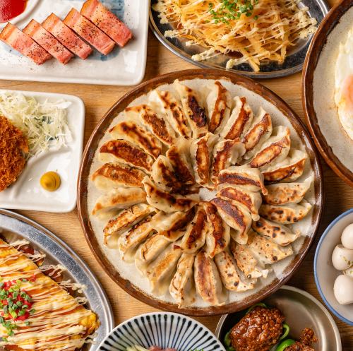 ハイボールが止まらない!当店名物焼き餃子