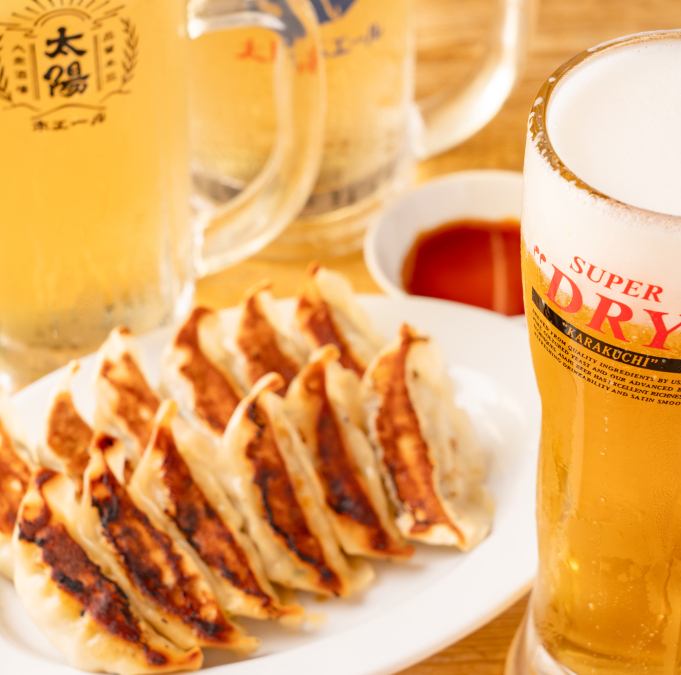 毎日18:00までハッピーアワー！生ビール、ハイボール、餃子など