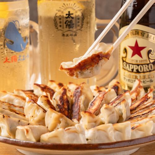 【当店看板メニュー】なまらうまいの焼き餃子