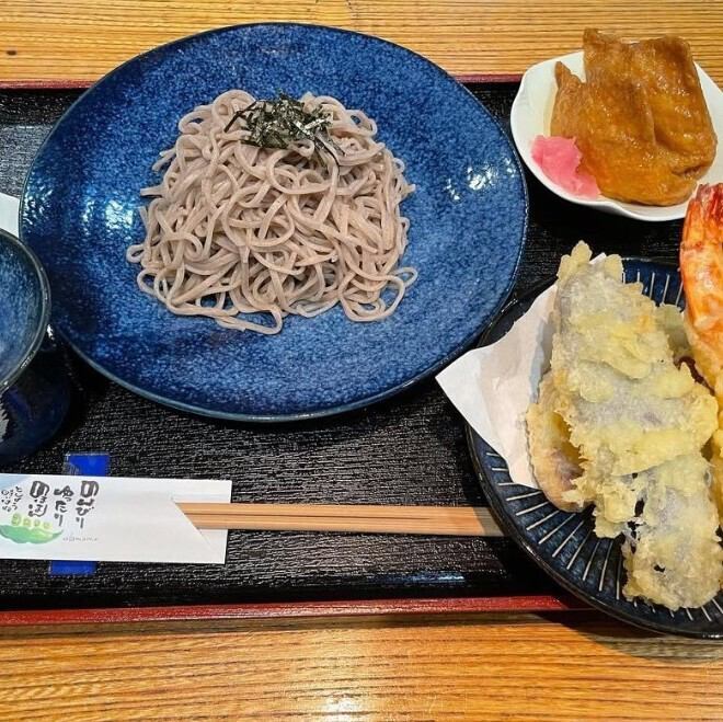 お昼はこだわりのお蕎麦を味わい、夜はお酒も楽しめる蕎麦バー★