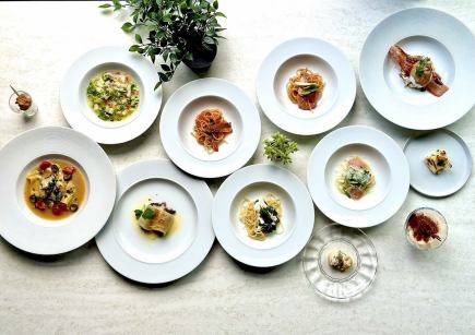 【義大利麵店套餐】牡蠣汽水、牛臉肉焗烤等12道菜8000日圓（含稅）