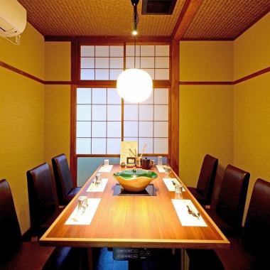 There is also a completely private room that can be used by 3 people.The lighting that enhances the charm of the food and the Japanese setting create a relaxing space.It is a convenient private room for entertaining and casual dinners.Please enjoy delicious sake and excellent dishes to your heart's content.