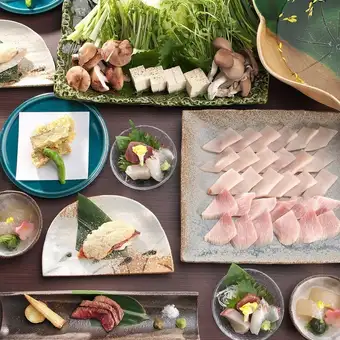 【特別場合的完美選擇! 】含90分鐘暢飲【招牌鮪魚涮涮鍋套餐】(共8道菜)8,000日元
