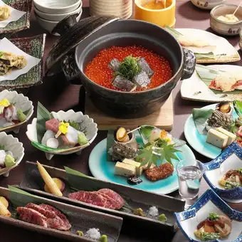 仅含餐食:【享用我们的两道招牌菜——金枪鱼涮涮锅和鲷鱼饭——港区套餐】(共8道菜)8,500日元