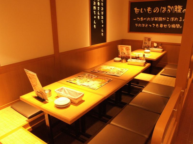 The wood-grained and warm interior is a relaxing space.The room in the back can be reserved for up to 32 people! Early reservations are also very popular with moms ♪ ★ Popular for kindergarten gatherings, sports team launches, welcome farewell parties!