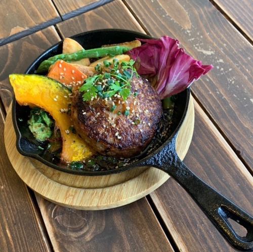 Be sure to order the hamburger steak from HOUBAL's signature menu♪