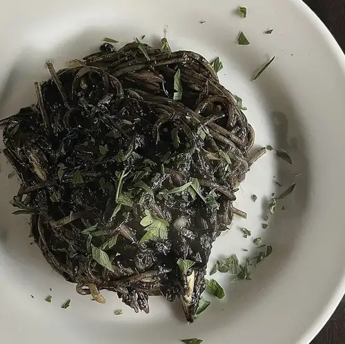 イカスミとミョウガのスパゲティ