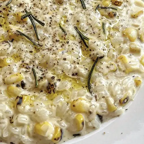 とうもろこしとローズマリーのクリームリゾット