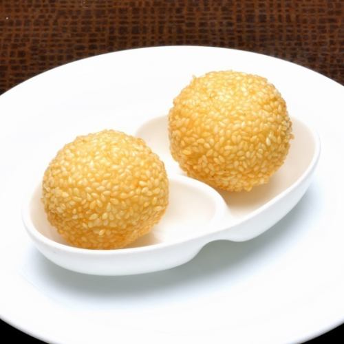 Sesame dumpling (2 pieces)