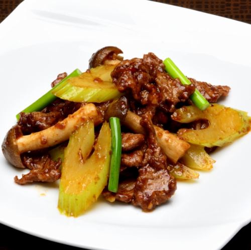 Stir-fried beef and celery with Shanghai flavor