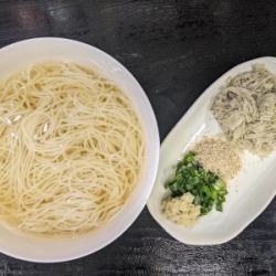 Cold somen noodles