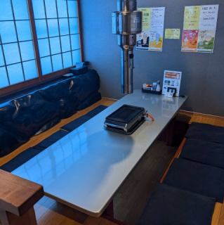這是一個平靜而放鬆的空間，最多可容納8人，因此可以用於酒會、宴會、歡迎會、送別會、女孩之夜、娛樂等。