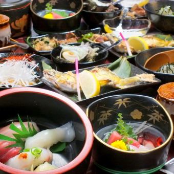 Luxury!! You can also drink local sake♪ Fresh! Breakfast local fish course with 10 dishes in total [over 60 types, 2-hour all-you-can-drink included] 5,680 yen (tax included)