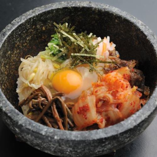 Stone-grilled bibimbap / Stone-grilled kimchi bibimbap