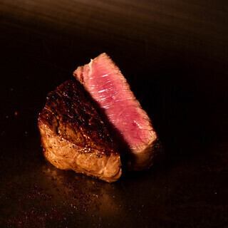 【1F鉄板】目の前で焼き上げる黒毛和牛の鉄板焼きコース◎和牛のステーキ等全8品⇒8800円(税込)