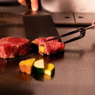 【1F鉄板】目の前で焼き上げる 鮑、黒毛和牛の鉄板焼きコース◎和牛、鮑等全7品⇒13200円(税込)