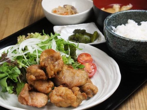 もも肉のから揚げ定食