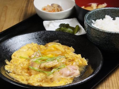 もも肉の玉子とじ定食