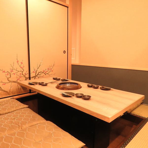 There is a private room with a sunken kotatsu table that can accommodate up to 34 people!