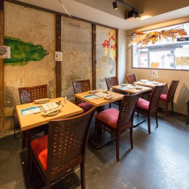 【2階貸切OK】個性的な空間を貸し切って、思い出に残るパーティーはいかがですか？2階席は最大16名様までご利用可能です。お気軽にご相談ください！