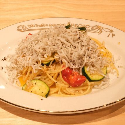 釜揚げシラスどっさりのペペロンチーノ