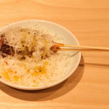 【お酒のお供に定番イタリアン♪】自家製ソーセージ“サルシッチャ”の串焼き 月見チーズタレ