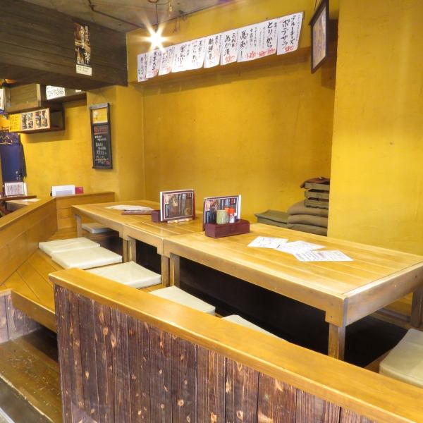 【足を延ばしてゆったり掘りごたつ座敷席！】周りの席と離れた仕切りのあるプライベートな掘りごたつ式座敷もご用意しております！歓迎会・送別会・打上げ・ママ会・女子会・同窓会など幅広いシーンにご利用ください♪