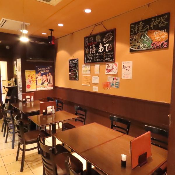 スタッフの元気な声が響く店内は全21席。仕事終わりのサク飲みや友達同士の集まりにも使いやすい大衆居酒屋です！
