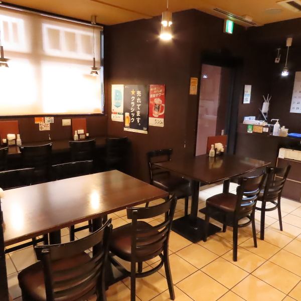 カウンター席も4席ございます。おひとりさまでも気兼ねなくご利用いただけます♪