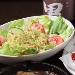 Ramen salad (1 portion)