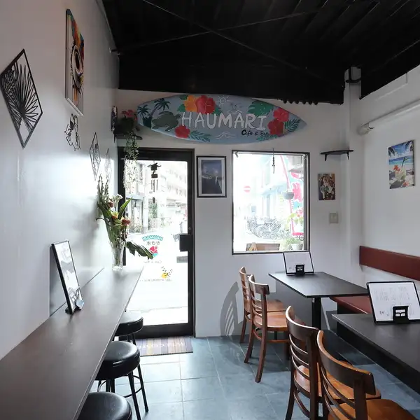 当店は最大12名様でのご利用も可能です♪総席数12席のハワイアンな小さなお店で南国気分に浸りながら心地よいひと時をお過ごしいただけます◎貸切ご利用の方はお気軽にご相談ください！最大宴会収容人数も12人となっておりますので少人数でのご宴会などにもおすすめです♪ご来店をお待ちしております！