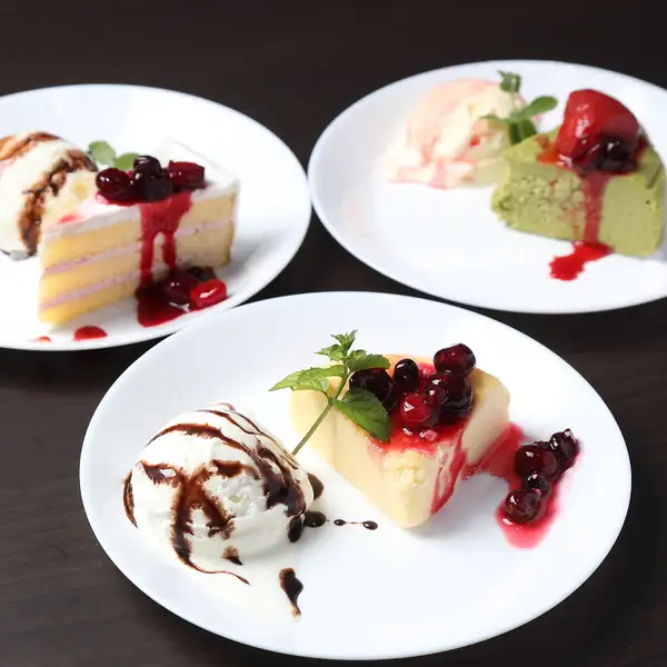 【ケーキとアイス】かき氷以外にも絶品のケーキなどを数種類ご用意してます♪