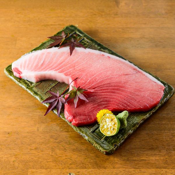 マグロの魅力すべてを堪能！極上の断面刺しを味わう★