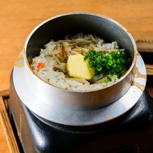 地鶏とキノコの釜めし