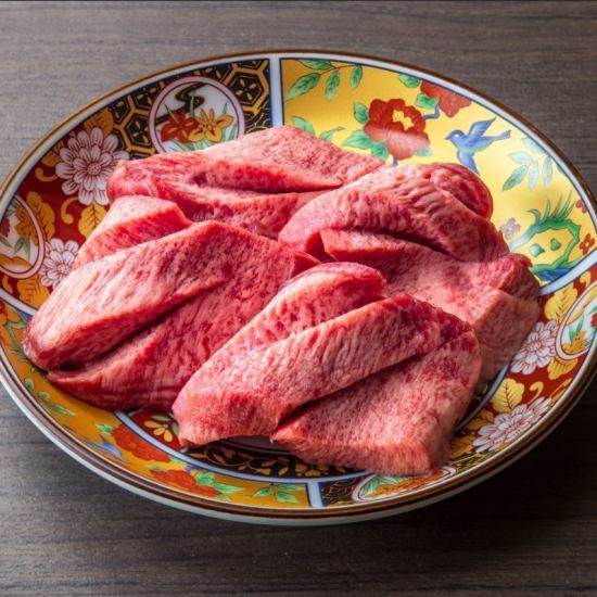 落ち着いた店内はデートやオフィシャルな場にピッタリです