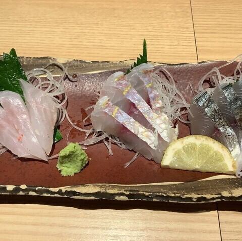 三種の刺身盛り合せ