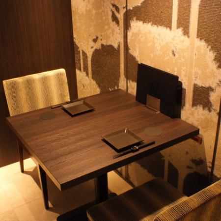 A table-type complete private room for 2 people, ideal for entertaining and dating.We are also focusing on creating the layout and atmosphere of the store! Enjoy a relaxing conversation and meal in a private room with a modern Japanese style and a calm atmosphere.