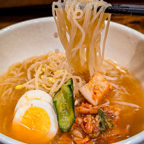 Chilled noodles with a chewy texture and sour taste. Perfect as the final dish to a meal of grilled meat.