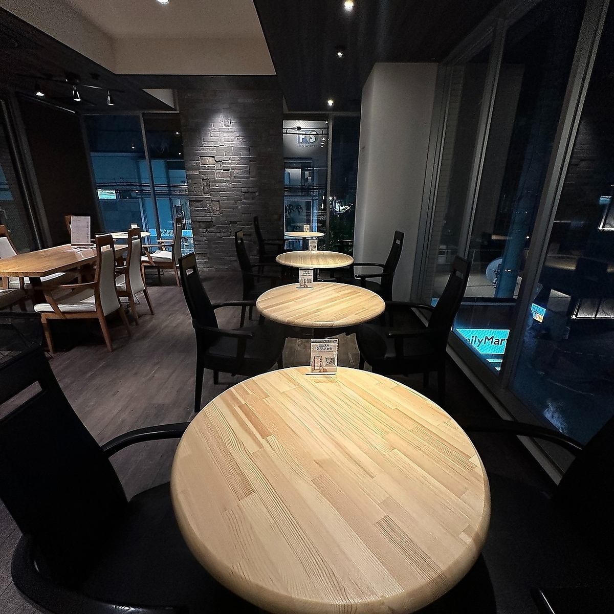 ランチ営業もしておりますのでお気軽におこしください。