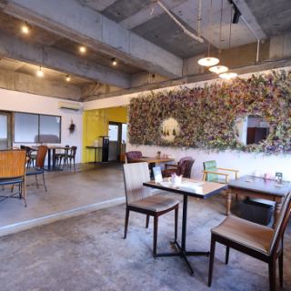 窓側2名掛けテーブル席