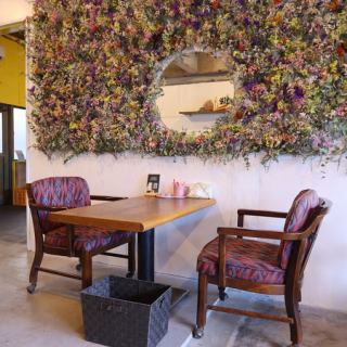 窓側2名掛けテーブル席