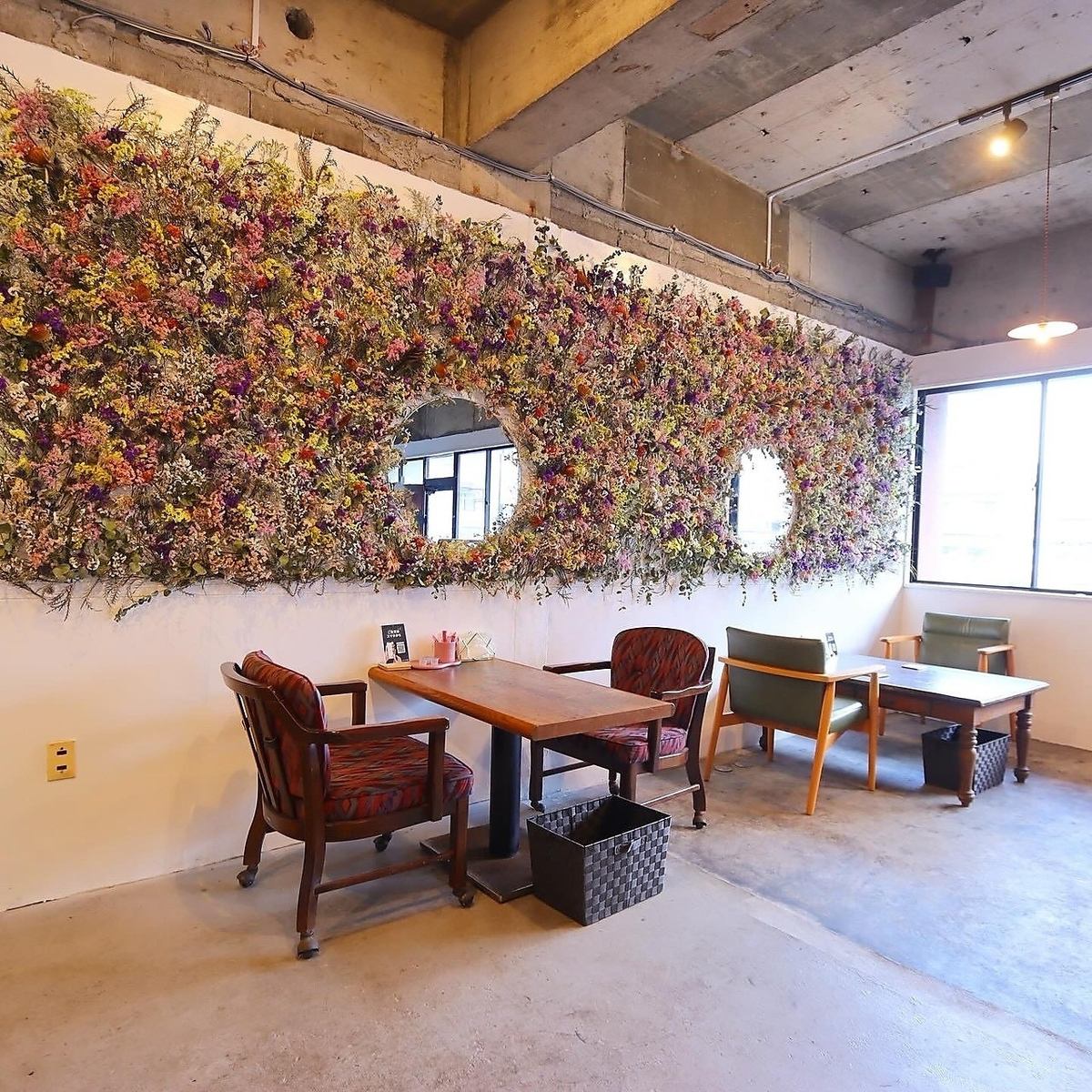 大人気の花壁とアサイーのあるカフェ♪